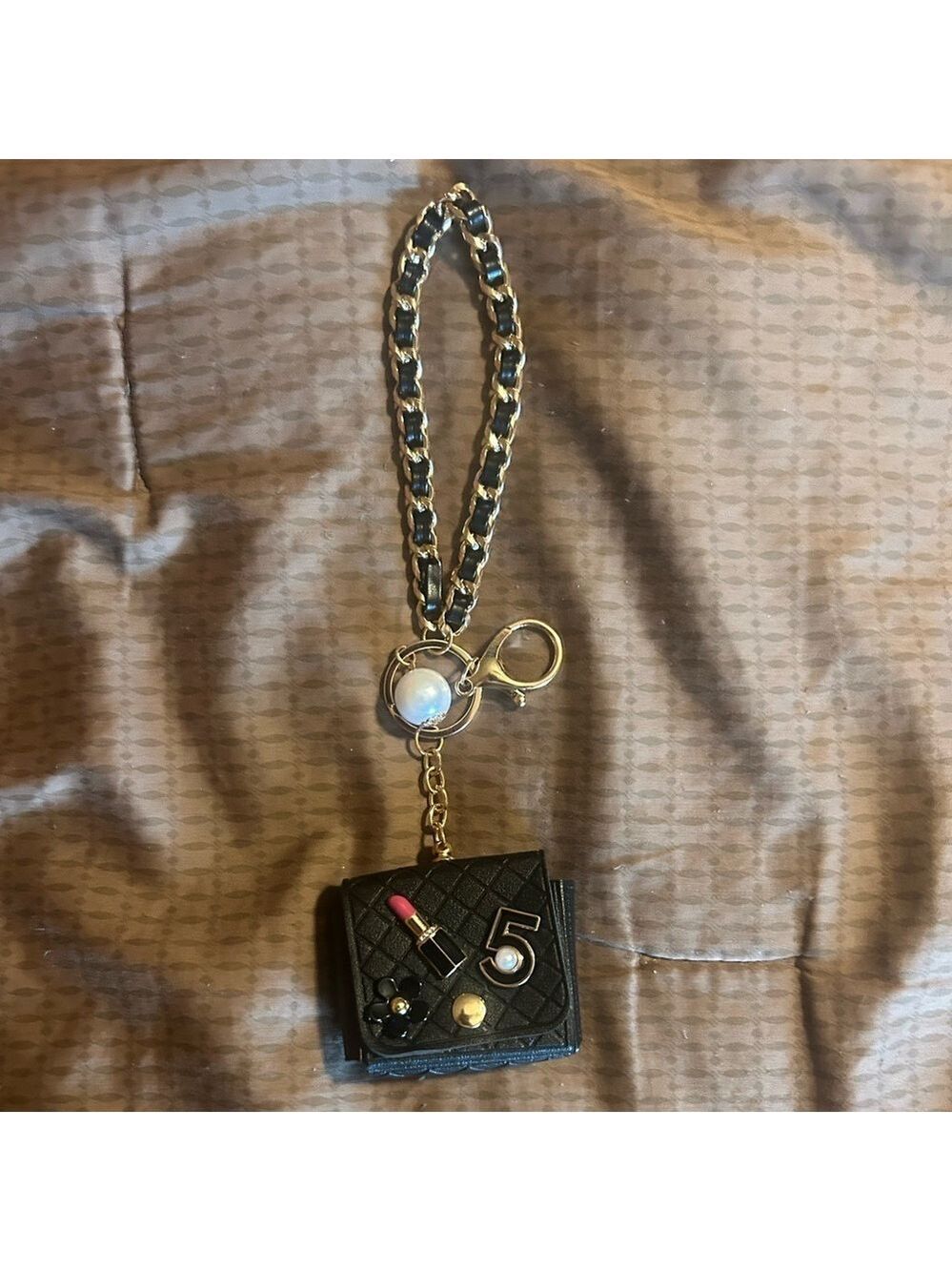 Elegant Black Key Holder with Gold Accents